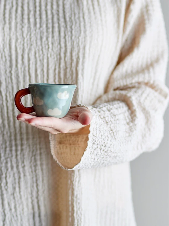 Kindertasse Steingut Blau Bloomingville MINI – Unikat Wolkenmotiv