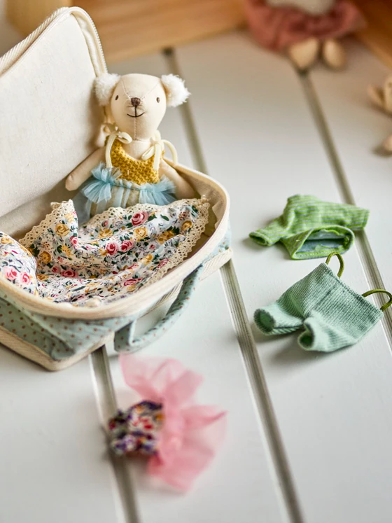 Weichpuppe Bloomingville MINI Lara Braun mit Stoffkoffer
