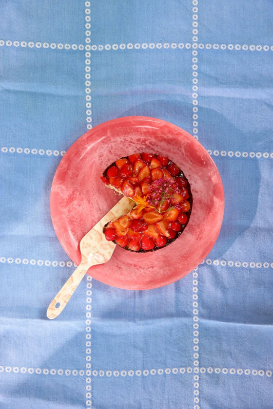 Rundes Tablett Resin Pink Rice by Rice – Unikat & Lebensmittelecht