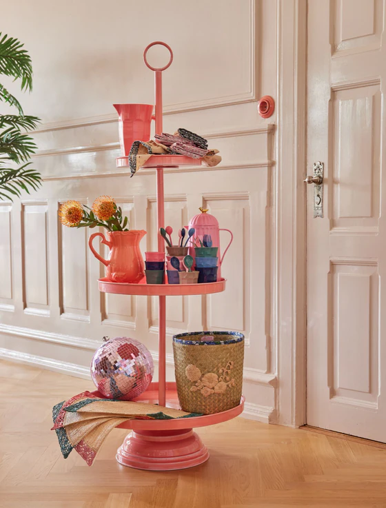 Dreistufiges Metallregal Cute Coral Rice by Rice – Extragroß, Lackiert