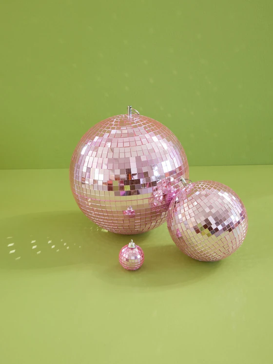 Dekorativer Disco-Ball Soft Pink Large – Rice by Rice Spiegel-Effekt