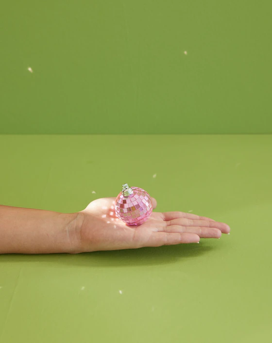 Dekorativer Spiegel-Disco-Ball Rice by Rice Soft Pink Klein